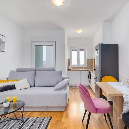 Roni + Besplatan Parking Apartment Zadar