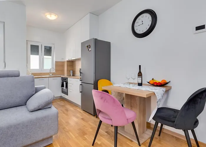 شقة Roni + Besplatan Parking زادار