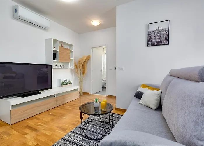 Roni + Besplatan Parking * Zadar