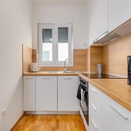 Apartament Roni + Besplatan Parking *