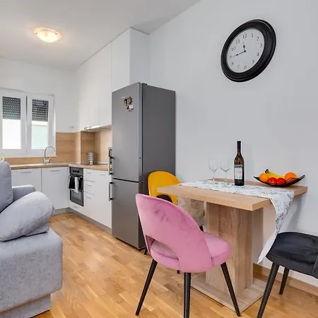 Apartamento Roni + Besplatan Parking Zadar