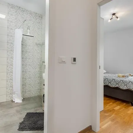 Apartment Roni + Besplatan Parking Zadar