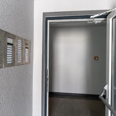 Roni + Besplatan Parking Appartement
