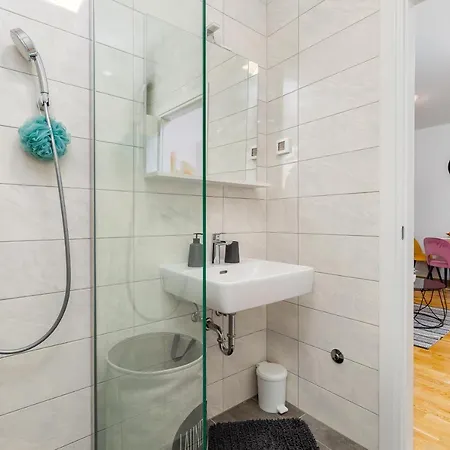 Roni + Besplatan Parking Apartment Zadar