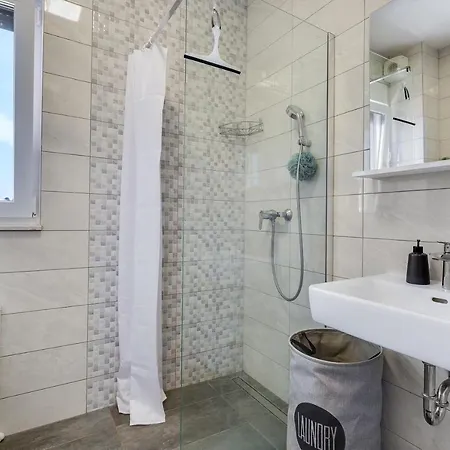 Roni + Besplatan Parking Apartment *