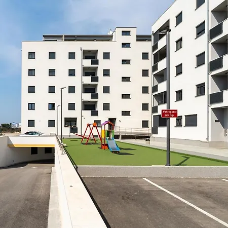 Roni + Besplatan Parking Apartament Zadar