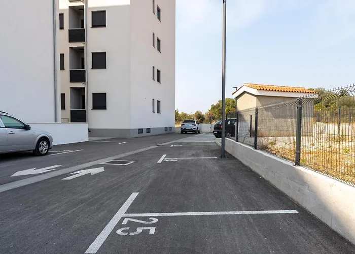 Lägenhet Roni + Besplatan Parking *